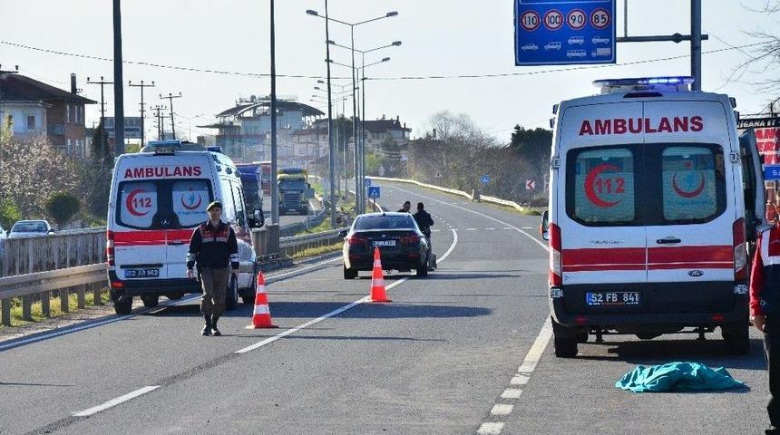 Otomobilin &Ccedil;arptığı Kadın &Ouml;ld&uuml;