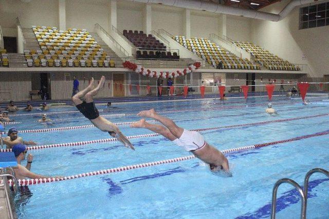 Muş’ta Kış Mevsiminde Yüzme Keyfi