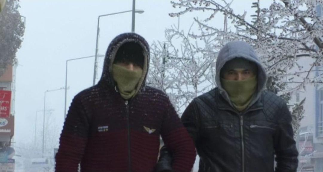 Kars Eksi 25&rsquo;i G&ouml;rd&uuml;, Soğuktan Her Yer Dondu