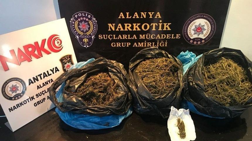 Atalya&rsquo;da Esrar Ve &Ccedil;ok Sayıda Ka&ccedil;ak Malzeme Ele Ge&ccedil;irildi