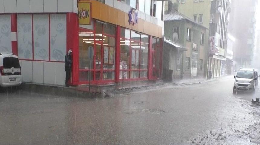 Ağrı’da Dolu Etkili Oldu