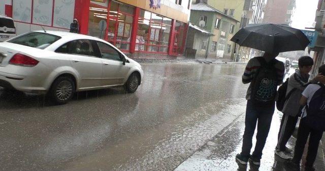 Ağrı’da Dolu Etkili Oldu