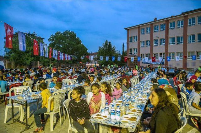 Büyükşehir Belediyesi İftar Programları Devam Ediyor