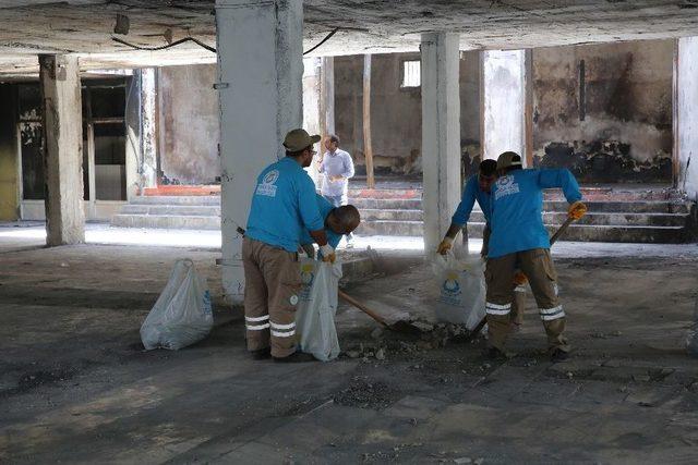 Haliliye Belediyesi Yangın Sonrası Pasaj Esnafının Yanında Oldu