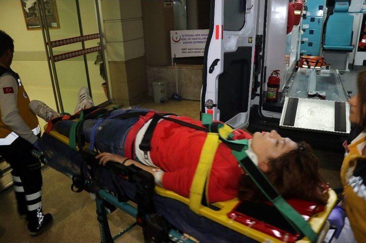 Kaza Sonrası Duran Tıra Otomobil Çarptı: 1 Ölü, 2 Yaralı G2