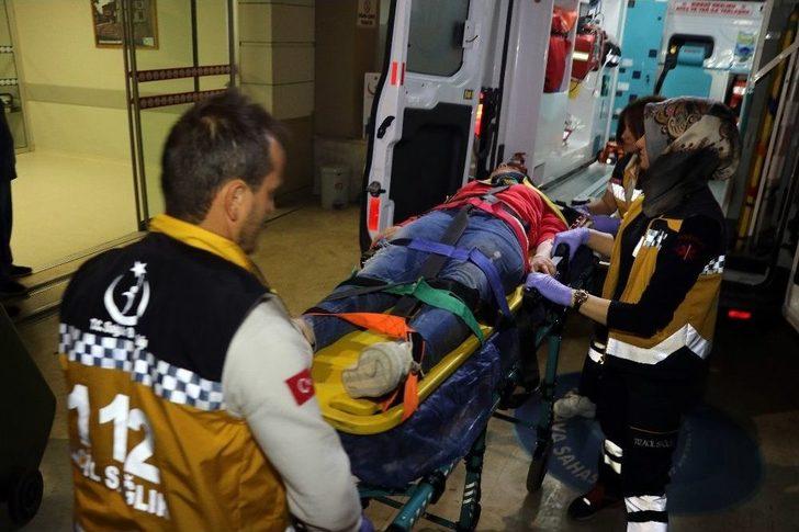 Kaza Sonrası Duran Tıra Otomobil Çarptı: 1 Ölü, 2 Yaralı G3