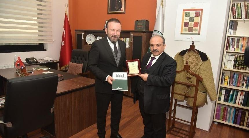 Doğan&rsquo;dan İlahiyat Fak&uuml;ltesi&rsquo;ne Ziyaret