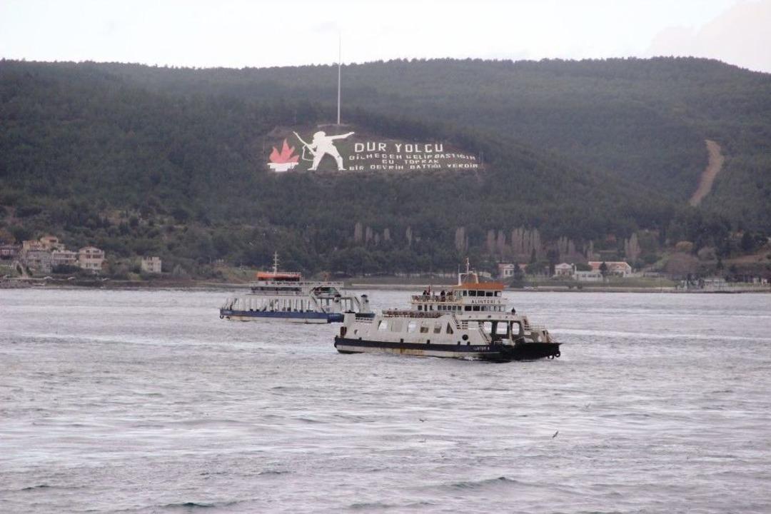 &Ccedil;anakkale Boğazı Fırtına Nedeniyle Gemi Ge&ccedil;işlerine Kapatıldı