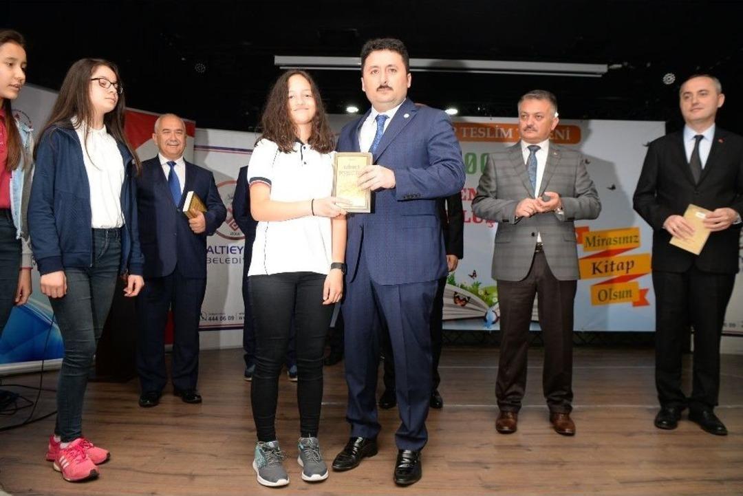 Altıeyl&uuml;l&rsquo;den Eğitime 10 Bin Kitap