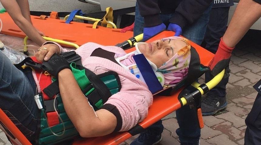 Bolu&rsquo;da, 5 Metreden D&uuml;şen Temizlik İş&ccedil;isi Yaralandı