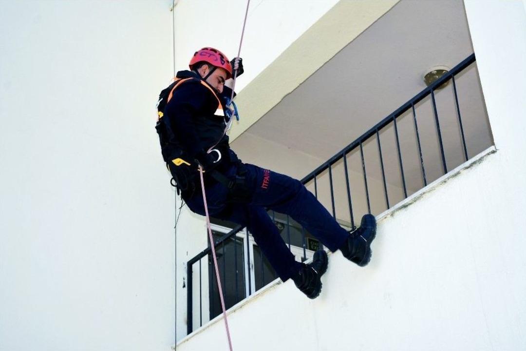 Deprem Ve Yangın Tatbikatı Ger&ccedil;eğini Aratmadı