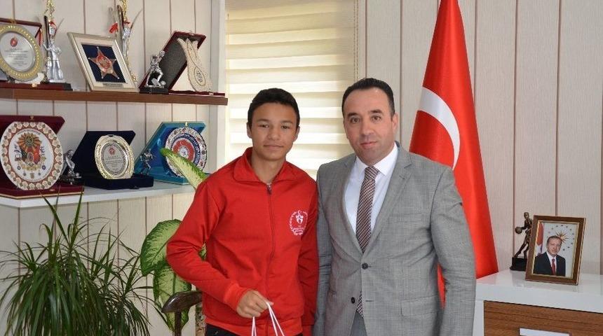 İl M&uuml;d&uuml;r&uuml; Yıldız Atletizm T&uuml;rkiye Şampiyonlarını Tebrik Etti