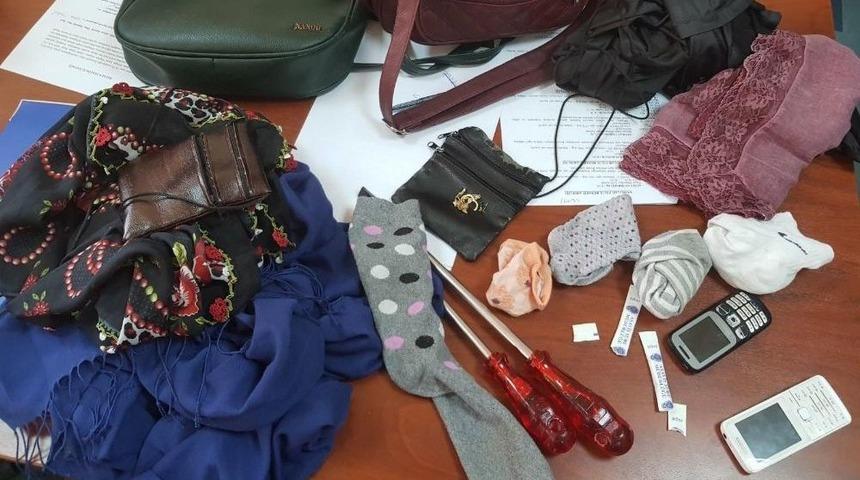 Biri Hamile İki Hırsızlık Zanlısı Kadını Sa&ccedil; Tokası Ele Verdi