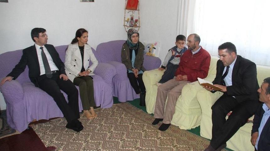 Kaymakam Kırlı Ve Eşinden Hasta Ziyareti