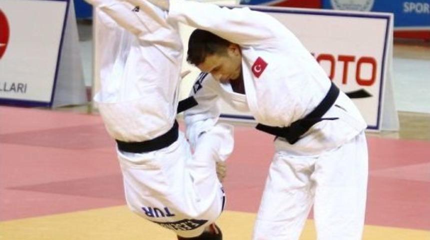 D&uuml;nya Engelliler G&uuml;n&uuml; İ&ccedil;in &Ouml;zel Kata G&ouml;sterimi