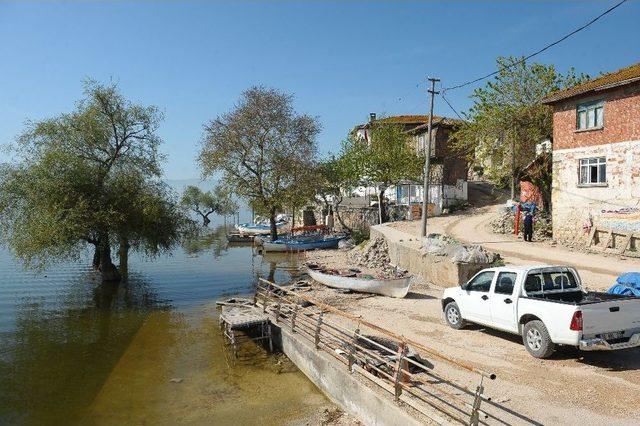 (özel Haber) Su Seviyesi Yükseldi, Sandallar Yollara Çıktı