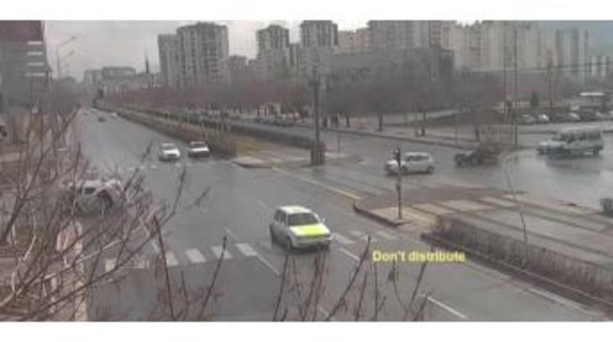 S&uuml;r&uuml;c&uuml;n&uuml;n Direksiyon Hakimiyetini Kaybettiği Otomobil Takla Attı