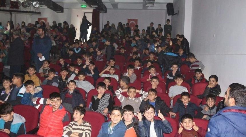 Hani Belediyesi 2 Bin 542 Öğrenciyi Tiyatro İle Tanıştırdı