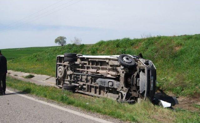 Minib&uuml;sle &Ccedil;arpışan Trakt&ouml;r İkiye B&ouml;l&uuml;nd&uuml; 3