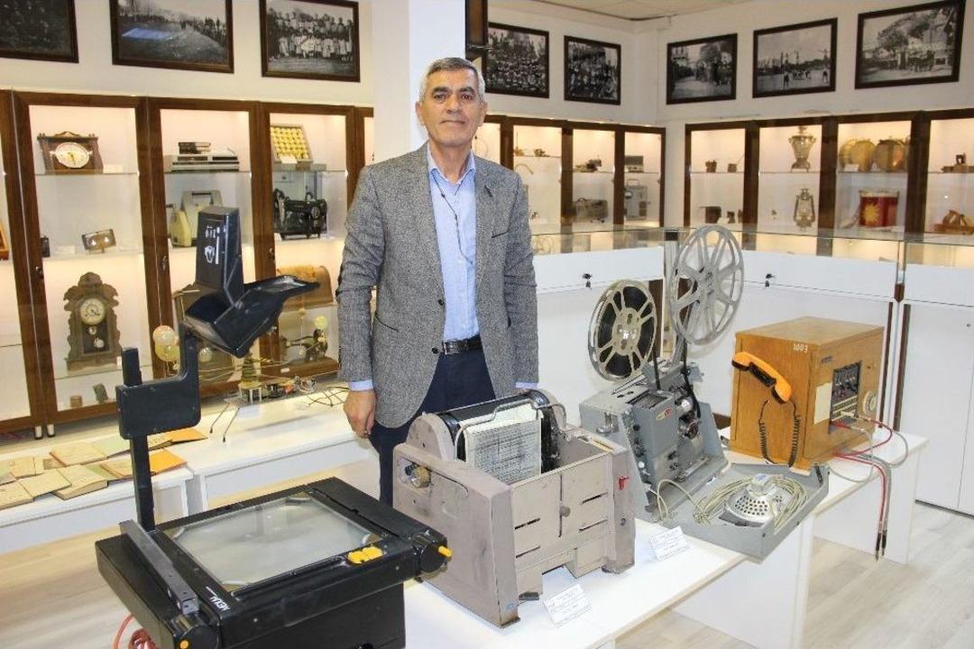 Bu M&uuml;zede Sergilenen Eğitim Materyalleri İnsanları Ge&ccedil;mişe G&ouml;t&uuml;r&uuml;yor