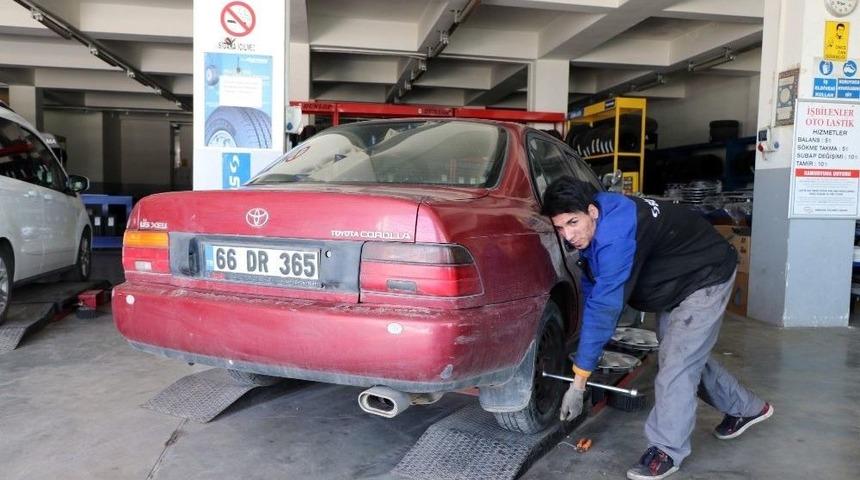 Yozgat&rsquo;ta Oto Lastik&ccedil;ilerinde Yaz Lastiği Mesaisi