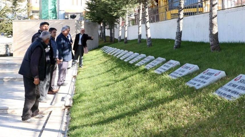 Sarıkaya Kızılelma Şehitlik Anıtı&rsquo;na Ziyaret&ccedil;i Akını