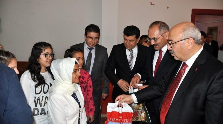 Vali K&ouml;şger&rsquo;i Duygulandıran T&uuml;rk&uuml;