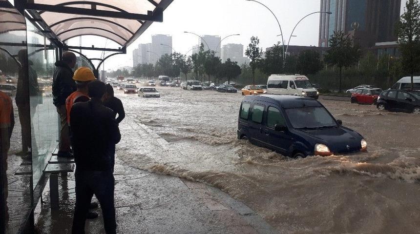 Yağmur Ankara&rsquo;yı Fel&ccedil; Etti