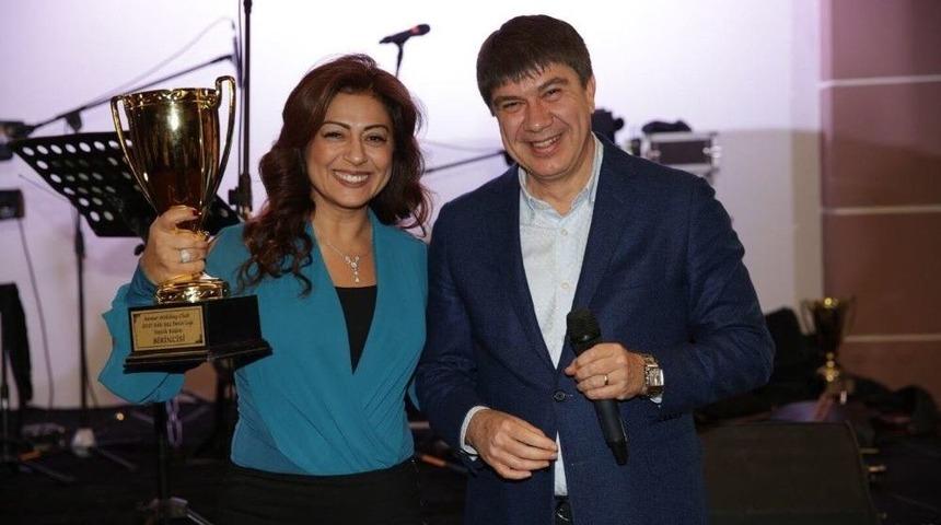 Menderes T&uuml;rel&rsquo;den Eşine Birincilik Kupası