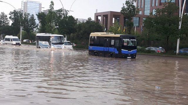 Yağmur Ankara’yı Felç Etti