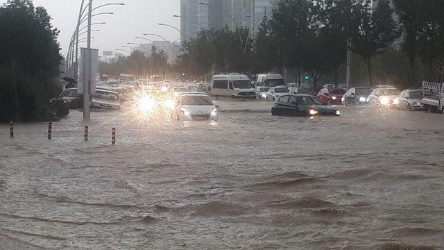 Yağmur Ankara’yı Felç Etti