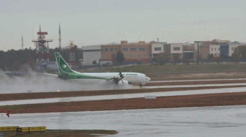 Lodos Hava Trafiğini Olumsuz Etkiledi