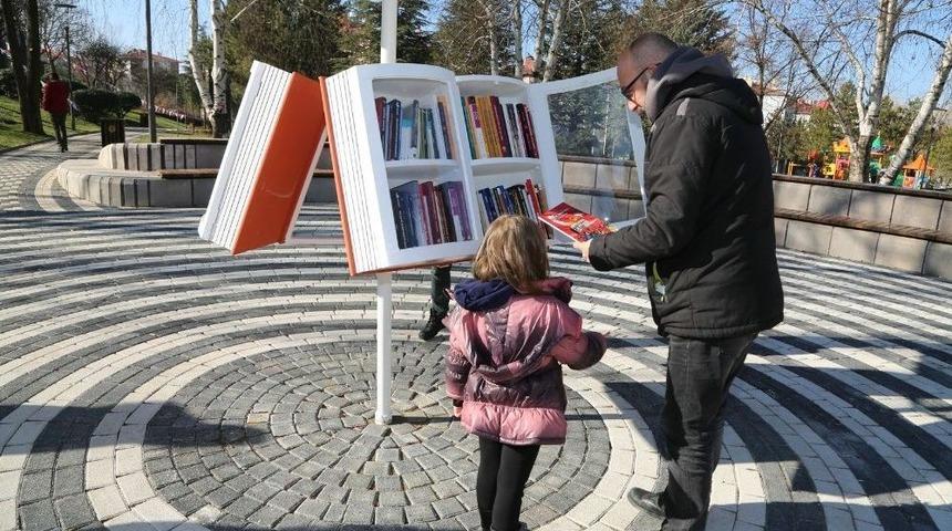 Odunpazarı Belediyesi&rsquo;nden Kitap Kurtları İ&ccedil;in Parklara A&ccedil;ık Hava K&uuml;t&uuml;phanesi