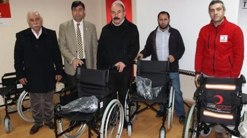 Kızılay Şubesinden Tekerlekli Sandalye Yardımı