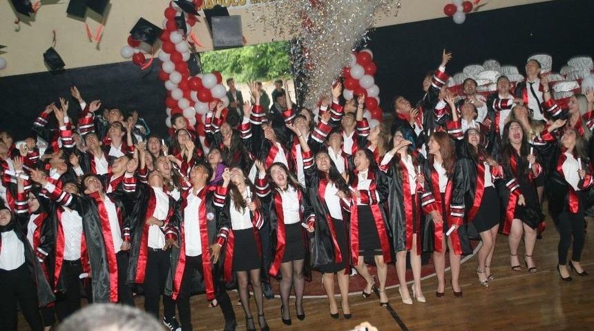 Devrek Hamidiye Lisesi&rsquo;nde Mezuniyet Sevinci