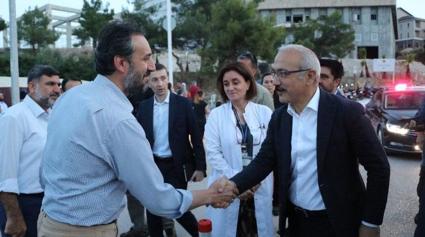 Kalkınma Bakanı Elvan, Hasta Yakınlarıyla İftar Yaptı