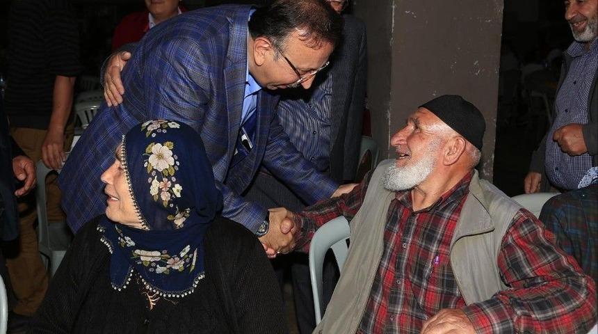 Başkan Se&ccedil;en, 4 Mahallenin Sakinleriyle Mahalle İftarında Buluştu