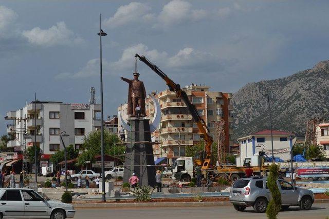 Hastane Kavşağı’na Atatürk Büstü