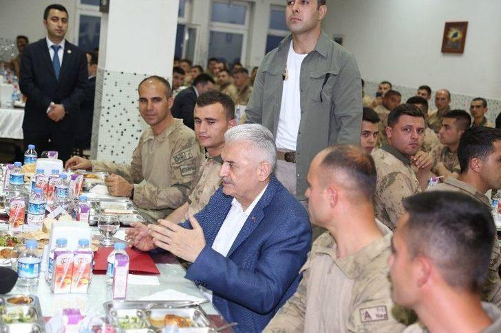 Başbakan Yıldırım, Afrin Kahramanlarıyla İftar Yaptı G5