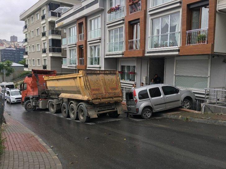 Sokağı Savaş Alanına Çeviren Şoföre Mahalleli Saldırdı G3