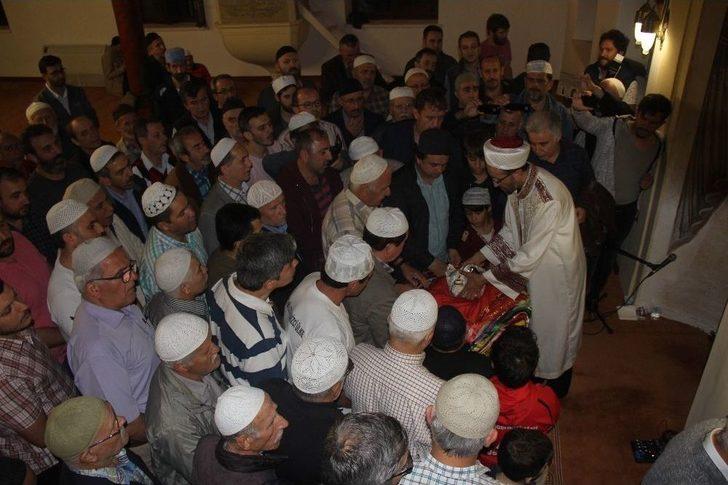 Sakal-ı Şerif 686 Yıllık Tarihi Orhan Camii’nde Ziyarete Açıldı G1