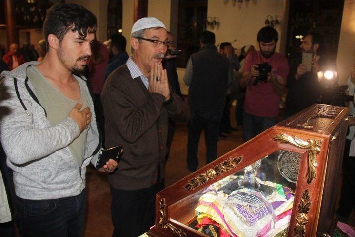 Sakal-ı Şerif 686 Yıllık Tarihi Orhan Camii’nde Ziyarete Açıldı G3