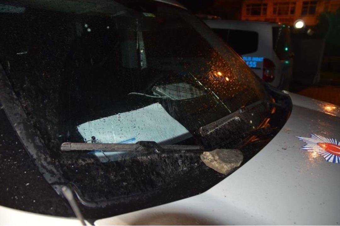 Sakarya&rsquo;da Polise Taşlı Ve Sopalı Saldırı: 1 Polis Yaralandı