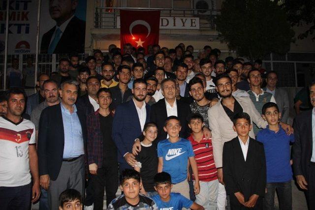 Ak Parti Genel Başkan Yardımcısı Mehdi Eker, Çermiklilerle İftarda Buluştu