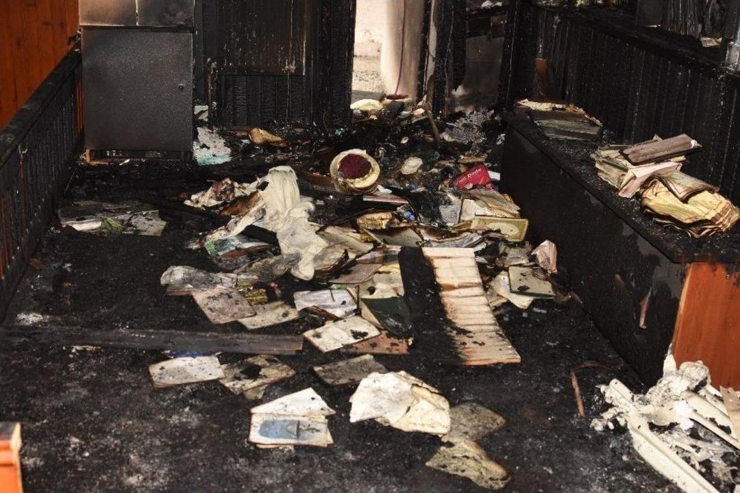 &Ccedil;anakkale&rsquo;de &Ccedil;ıkan Yangında Cami Kullanılmaz Hale Geldi