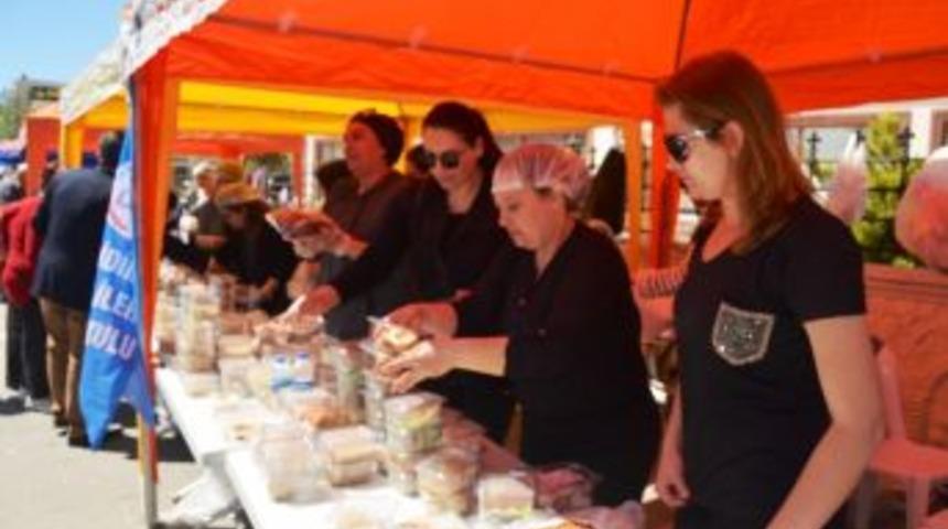 Didim&rsquo;de Okul Yararına Kermes D&uuml;zenlendi