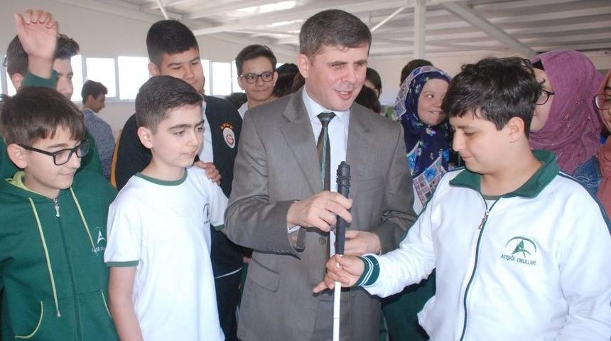 G&ouml;rme Engelli &Ouml;ğretmen Başarısını &Ouml;ğrencilerle Paylaştı