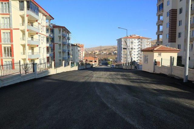 Göztepe Mahallesinde 6 Sokakta Sıcak Asfalt Çalışması Yapıldı