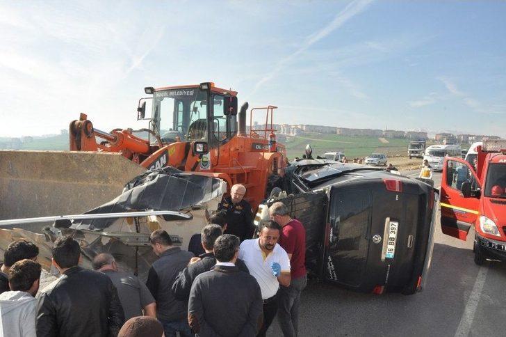 İş Makinesi İle Çarpışan Araçta Sıkışarak Can Verdi G2