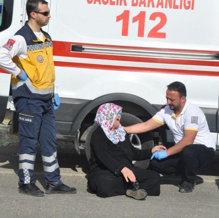 İş Makinesi İle Çarpışan Araçta Sıkışarak Can Verdi G4